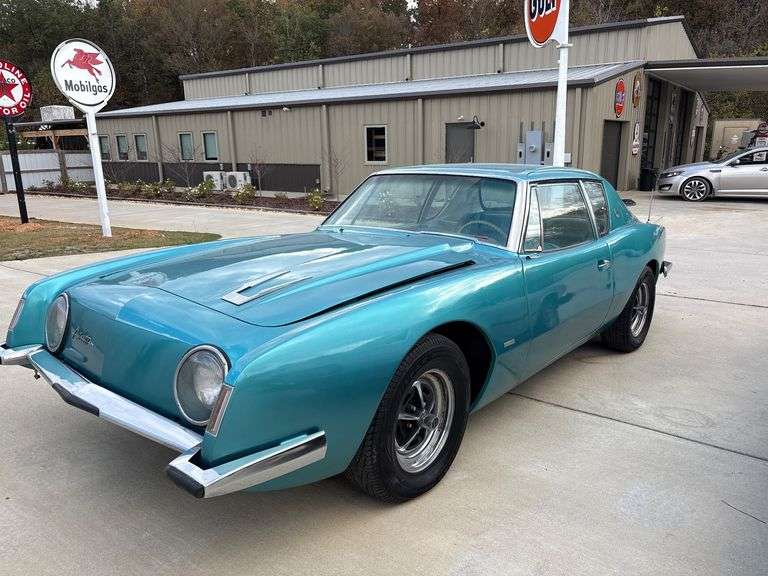Avanti Studebaker image