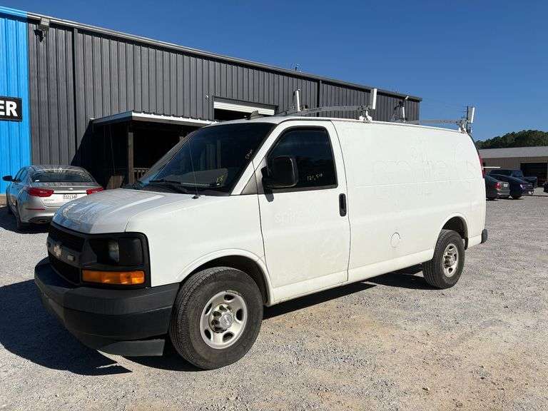2017 Chevrolet Express 2500 2WD image
