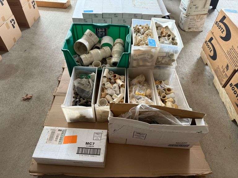 Pallet - Elbows, Ts, Fittings and Clamps image