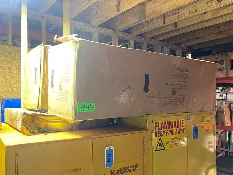 Lot - Dunhill Fir 12' Pre-Lit Christmas Tree image