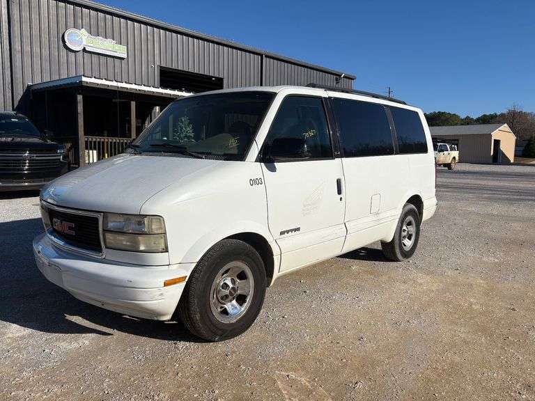 2001 GMC Safari image