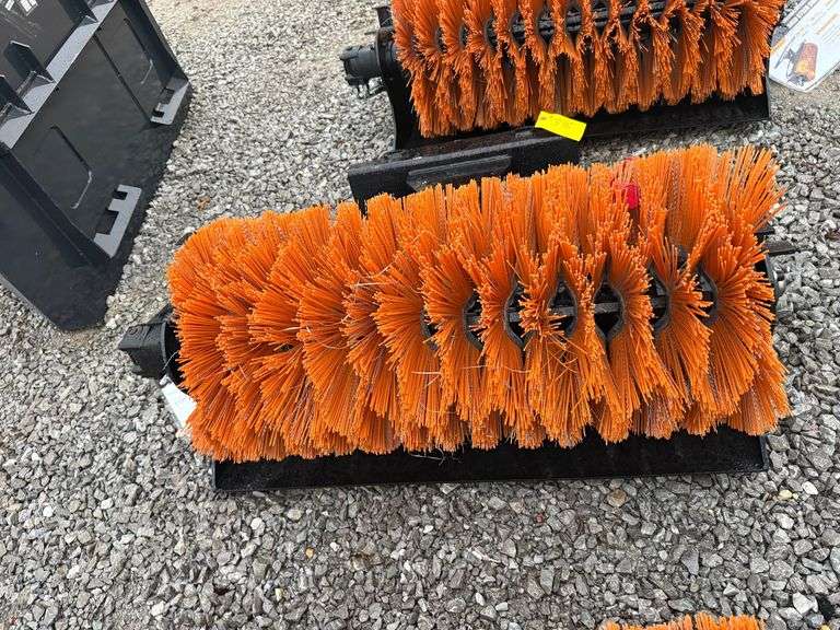 2025 GIYI Unused QSJ Mini-Skidsteer Sweeper image