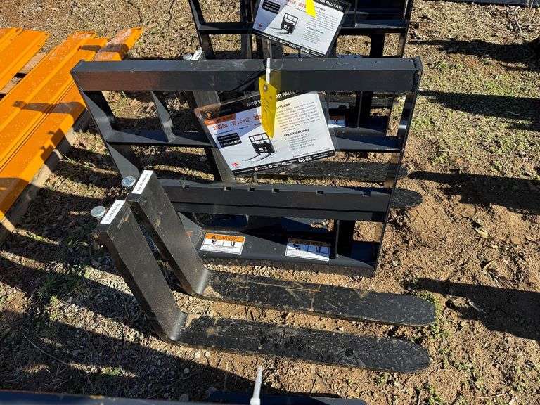 2025 Wolverine Unused MPF-11-2500G Mini-Skidsteer Pallet Forks image