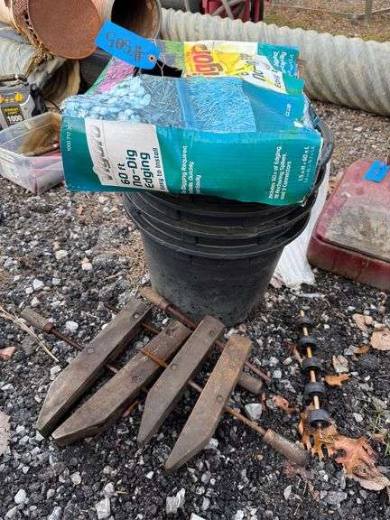 Lot - Edging, Buckets, Clamps image