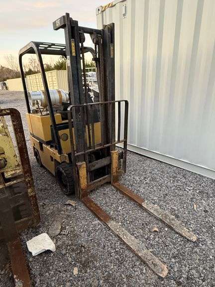 CAT T300 Forklift image