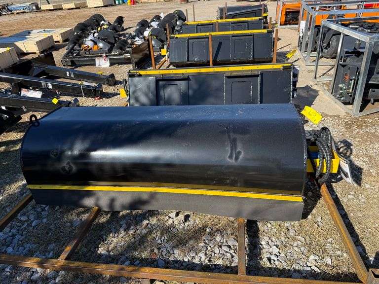 2025 GIYI Unused BS72 Skidsteer Boxbroom Sweeper image