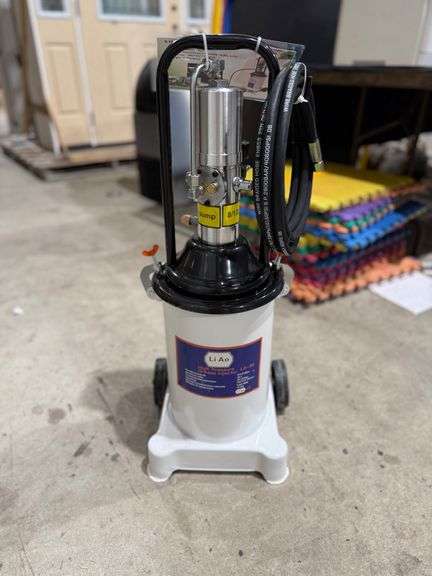 High Pressure Air Operated Grease Pump, 3.17 Gal image