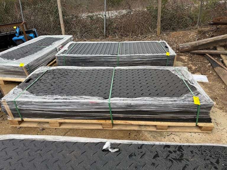 Pallet - (15) 2025 IRanch Unused IRGPM Ground Protection Mats image