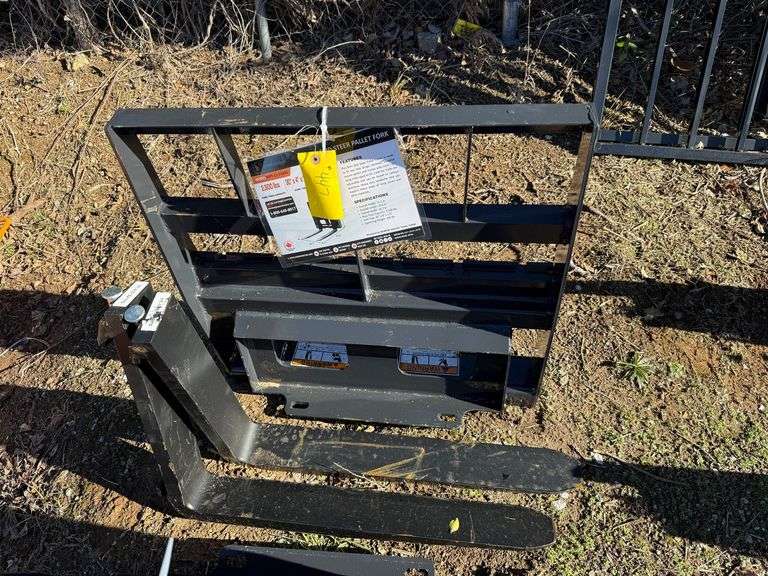 2025 Wolverine Unused MPF-11-2500G Mini-Skidsteer Pallet Forks image