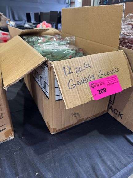 Lot - Garden Gloves image