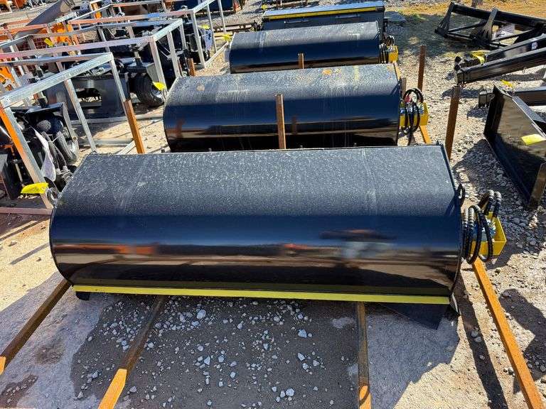 2025 GIYI Unused BS72 Skidsteer Boxbroom Sweeper image