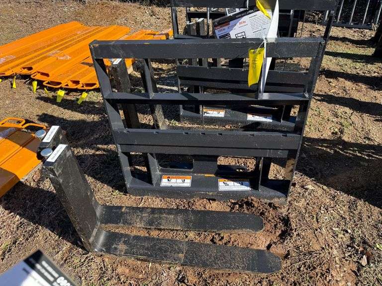 2025 Wolverine Unused MPF-11-2500G Mini-Skidsteer Pallet Forks image