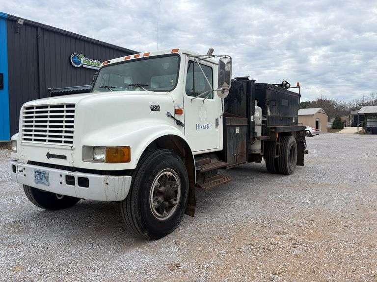 1998 International 4700 T444E w/Pro-Patch Pot Hole Patcher Bed image