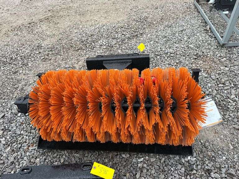 2025 GIYI Unused QSJ Mini-Skidsteer Sweeper image