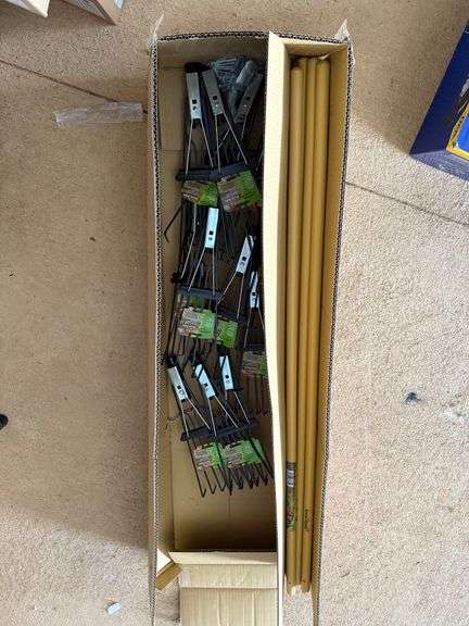 Lot - Shrub Rake, 6 Steel Tine image