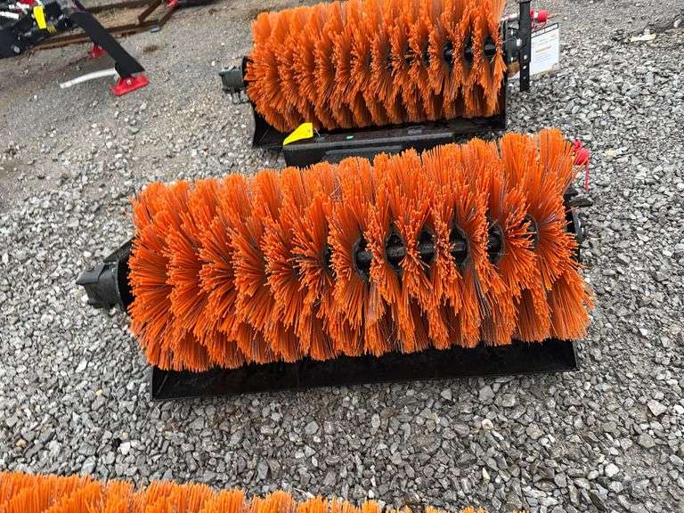 2025 GIYI Unused QSJ Mini-Skidsteer Sweeper image