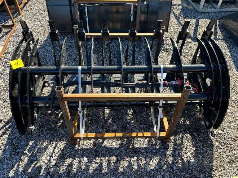 2025 GIYI Unused CLG72 Skid Steer Curved Log Grabber image