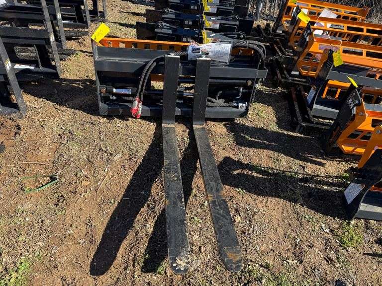 2025 Wolverine Unused PFA-11-3300G Skidsteer Hydraulic Shift Pallet Forks image