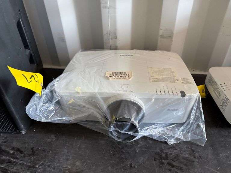 Sanyo WUXGA Digital Projector image