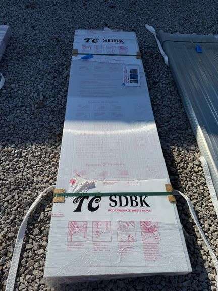 Clear Multiwall Polycarbonate Panels, 7.87ft L x 2.25ft W x 6mm Thick - 20 Pieces image