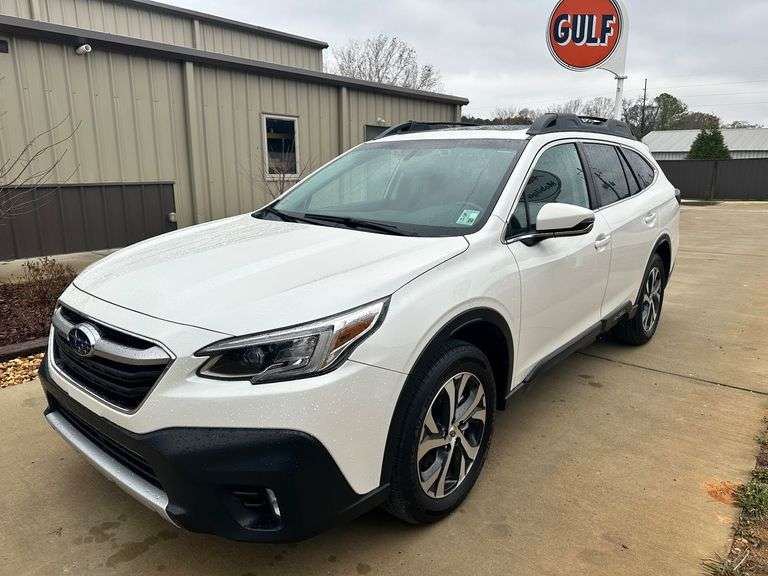 2021 Subaru Outback Limited AWD one owner image