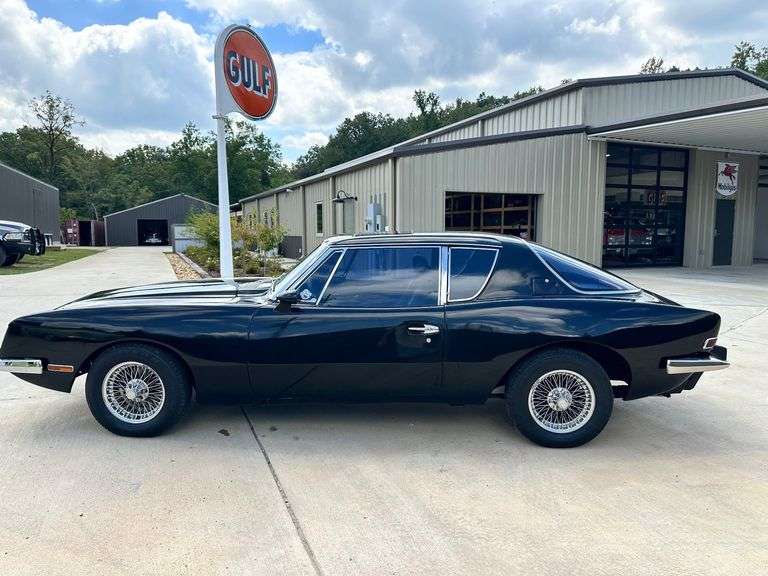 1982 Avanti II image