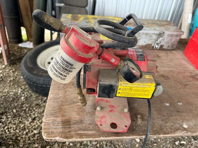 Milwaukee Vacuum Pump image