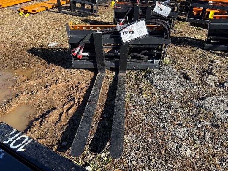2025 Wolverine Unused PFA-11-3300G Skidsteer Hydraulic Shift Pallet Forks image