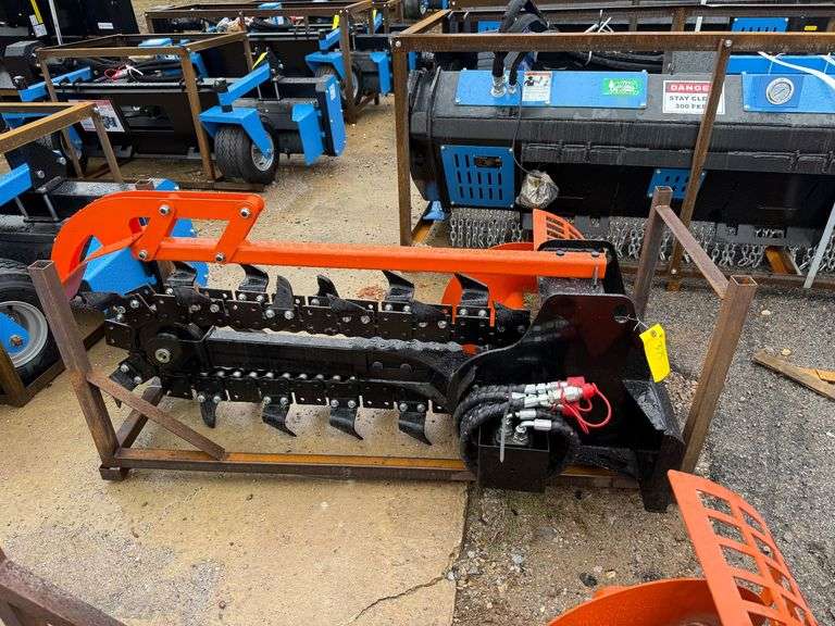 2025 GIYI Unused X39 Mini-Skidsteer Trencher image