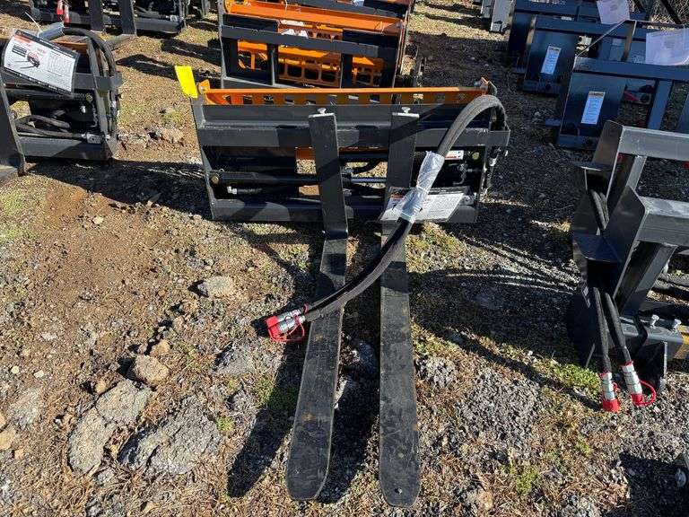 2025 Wolverine Unused PFA-11-3300G Skidsteer Hydraulic Shift Pallet Forks image