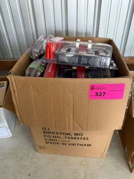 Lot - Door Hardware image