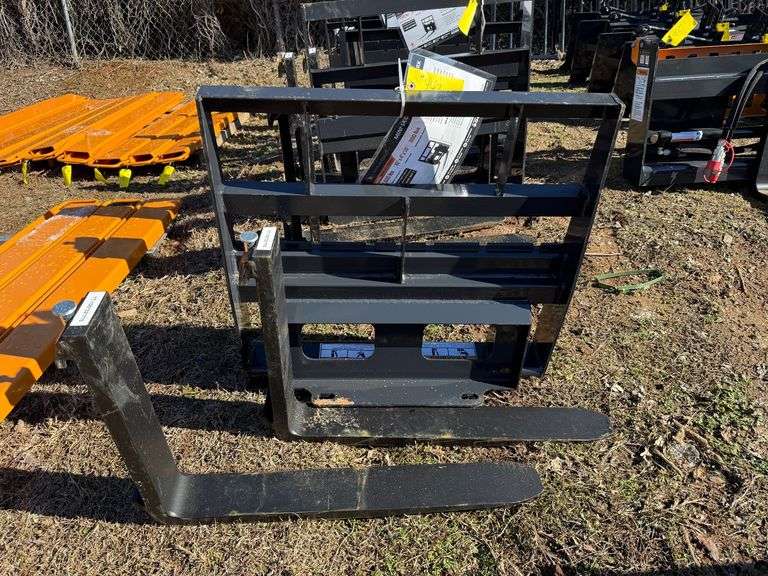 2025 Wolverine Unused MPF-11-2500G Mini-Skidsteer Pallet Forks image