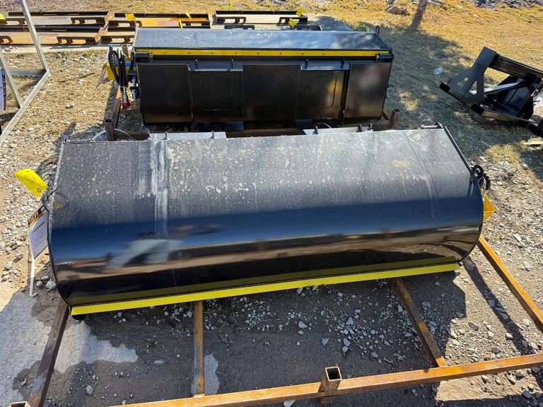 2025 GIYI Unused BS72 Skidsteer Boxbroom Sweeper image