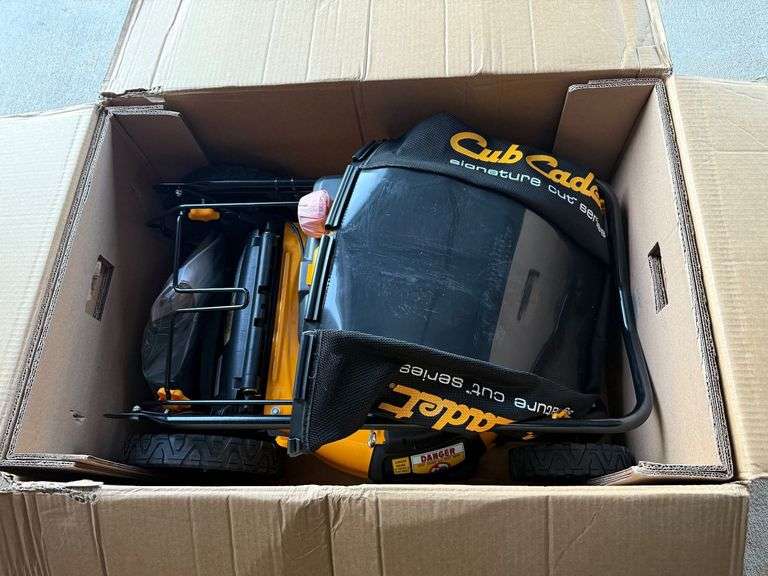 Cub Cadet SCP100C Push Mower image