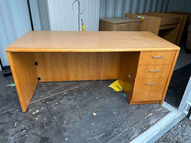 3 Drawer Office Desk w/Keys image