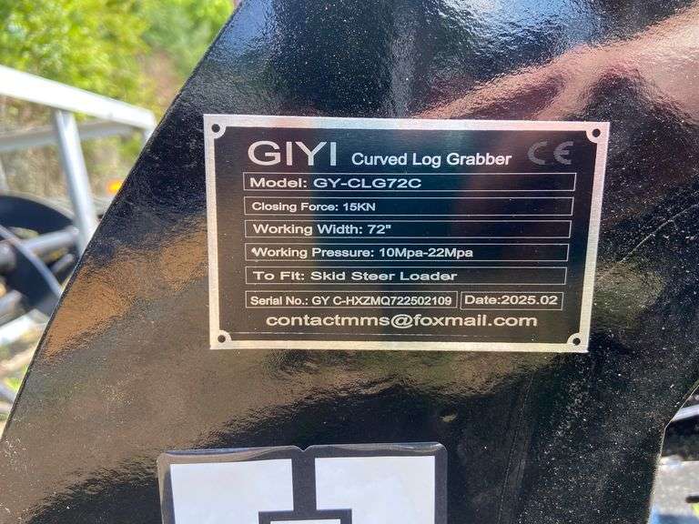 2025 GIYI Unused GY-CLG72C Skid Steer Curved Log Grabber