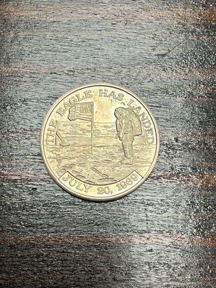 Official NASA Apollo 11 Lunar Landing Medallion image