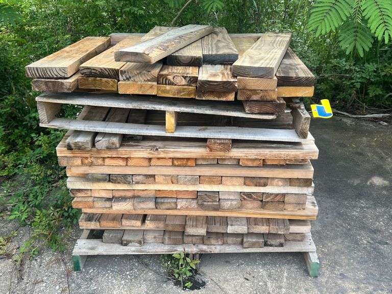 Lot - Assorted Untreated Lumber image