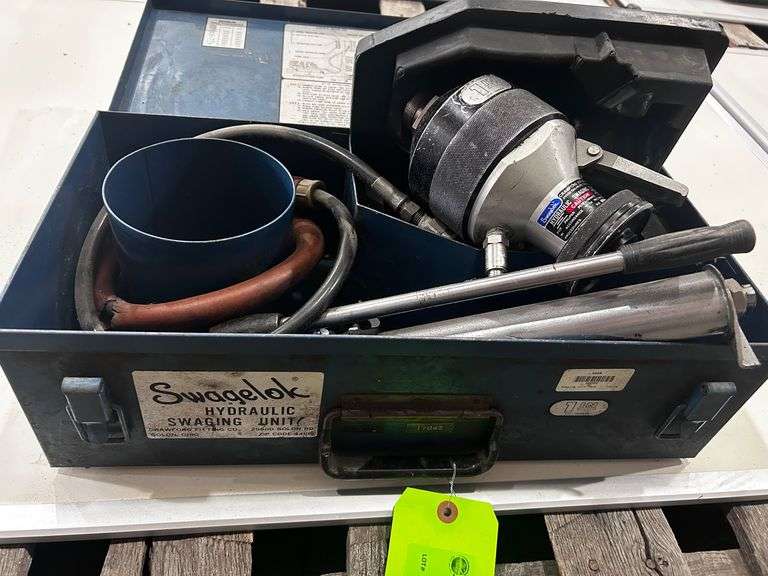 "SWAGELOK" HYDRALIC SWAGING UNIT WITH CASE image