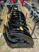 2025 GIYI Unused GY-CLG72C Skid Steer Curved Log Grabber