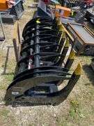 2025 GIYI Unused GY-CLG72C Skid Steer Curved Log Grabber