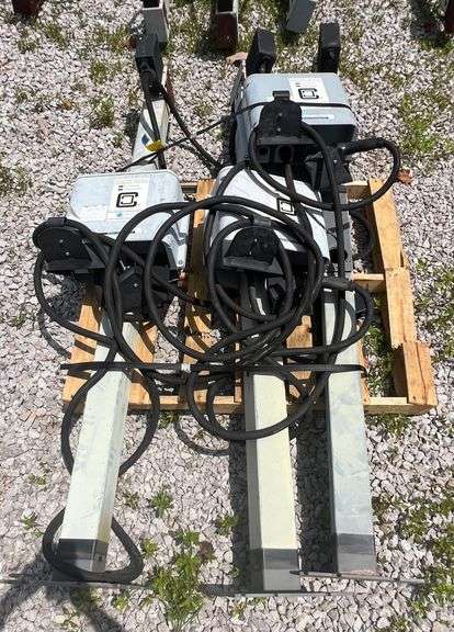 Lot - (3) Clipper Creek Electric Vehicle Charging Stations image