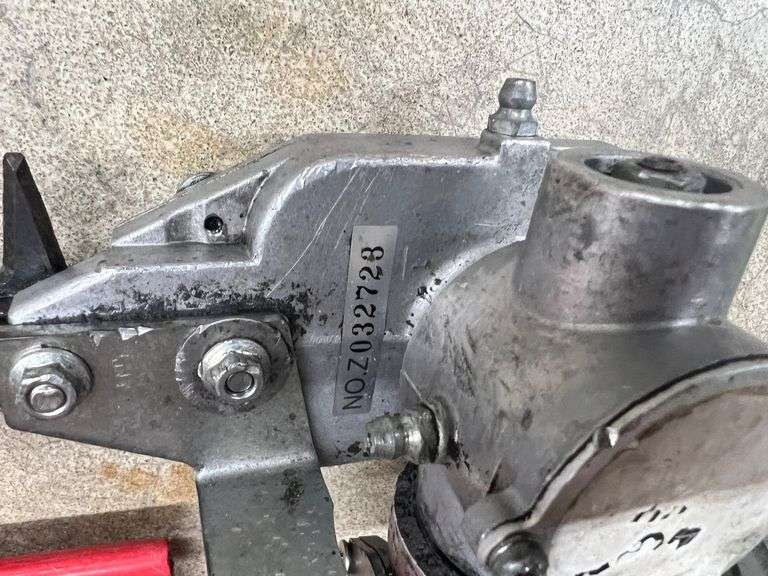 Shindaiwa AHS242 Articulating Hedge Trimmer