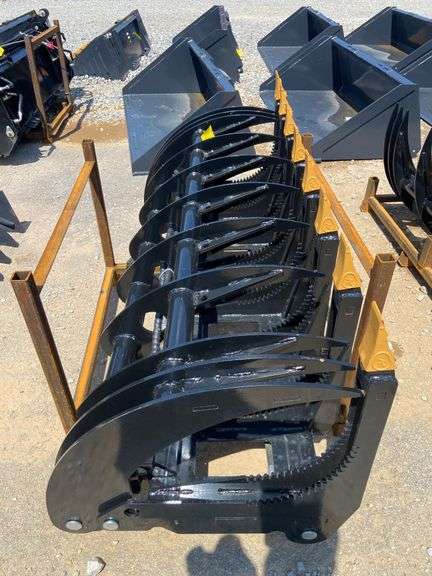 2025 GIYI Unused GY-CLG72C Skid Steer Curved Log Grabber