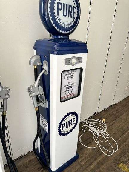 Pure Reproduction gas pump with glass globe