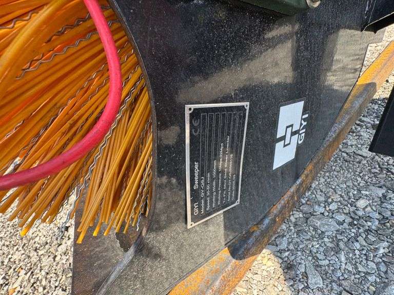 2025 GIYI Unused GY-QSJ Mini Skid Steer Sweeper