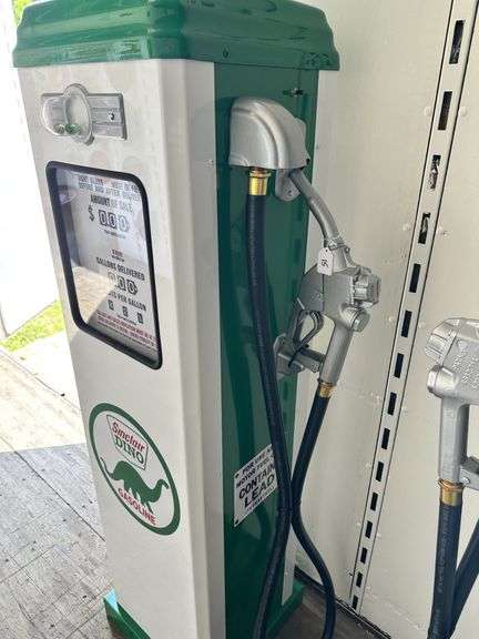 Sinclair Reproduction Gas Pump with glass globe