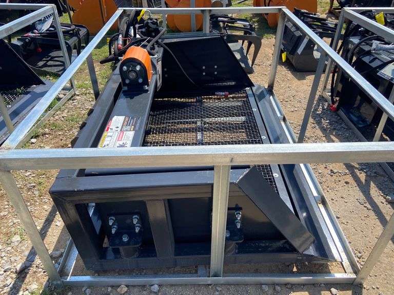 2025 Wolverine Unused SB-12-72W 72in Skidsteer Vibrating Screening Bucket