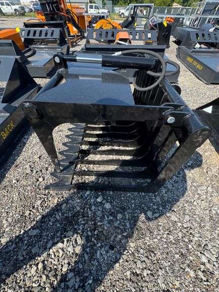 2025 GIYI Unused GY-HWG44C Mini Skidsteer Hollow Wood Grabber
