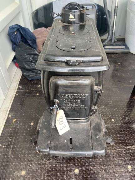 Vogelzang Boxwood Stove, Model BX26E